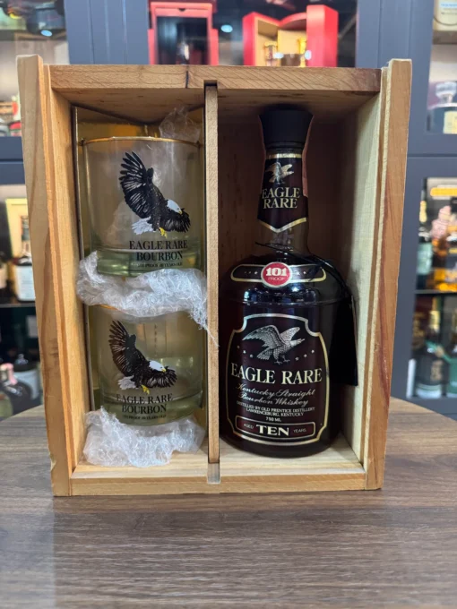 Eagle Rare 10 Year Old Gift Set - Lawrenceburg - 10 Year Old, 101 Proof [Wood Box & Glasses] - Image 3