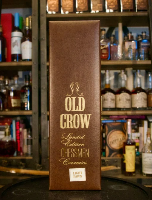 Old Crow Chessmen Light Pawn 86 Proof (1969) 4/5 Quart - Image 3